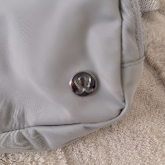 Lululemon Everywhere Belt Bag 1L - Picture 7 of 10